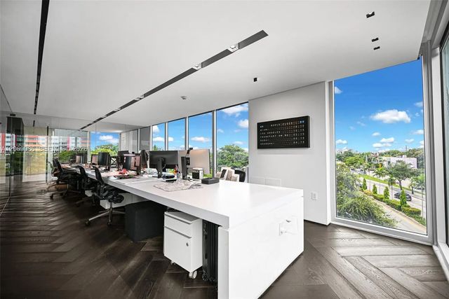 5 of 10 - 5555 Biscayne Boulevard, Miami, FL