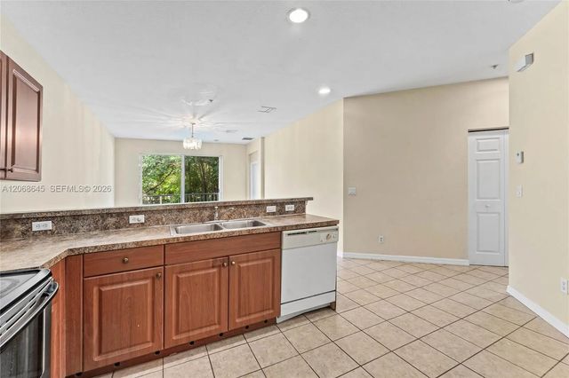 2 of 31 - 2004 Freeport Lane #4106, Riviera Beach, FL
