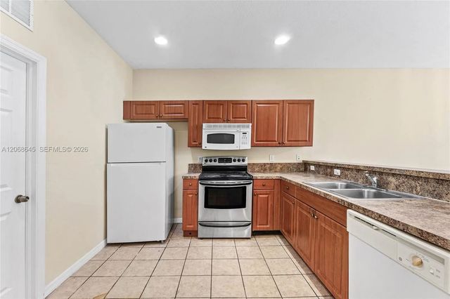 4 of 31 - 2004 Freeport Lane #4106, Riviera Beach, FL