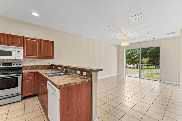 5 of 31 - 2004 Freeport Lane #4106, Riviera Beach, FL