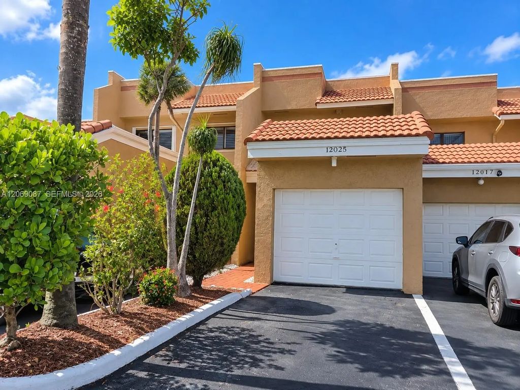 12025 S Las Palmas Drive #12025, Pembroke Pines