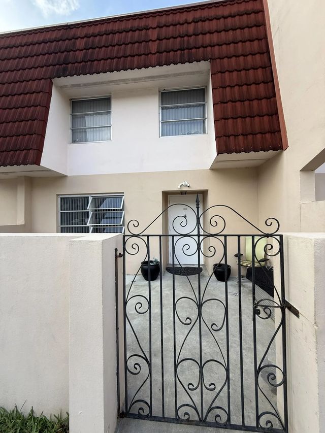 2 of 39 - 4136 Inverrary Drive #15c, Lauderhill, FL
