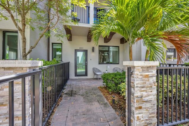 2 of 32 - 4691 Nw 83rd Parkway, Doral, FL