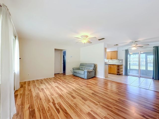 5 of 24 - 101 E High Street, Oviedo, FL