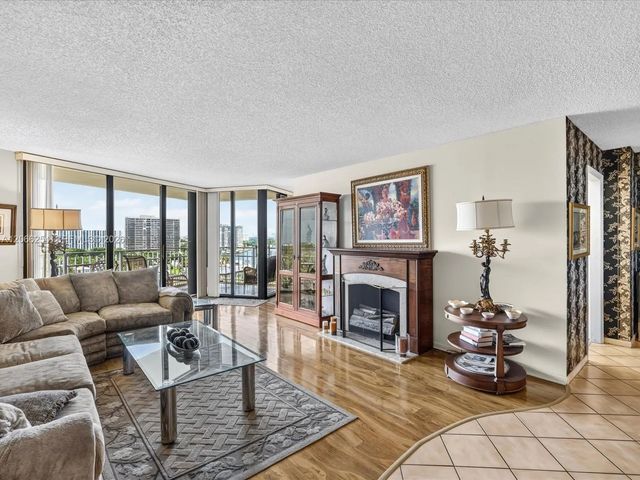4 of 40 - 4000 Towerside Terrace #1407, Miami, FL
