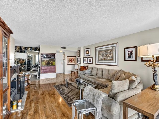 5 of 40 - 4000 Towerside Terrace #1407, Miami, FL