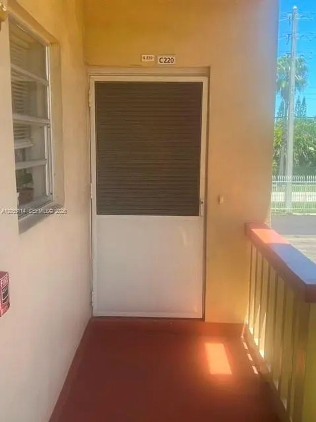 3 of 24 - 5300 Washington Street #c220, Hollywood, FL