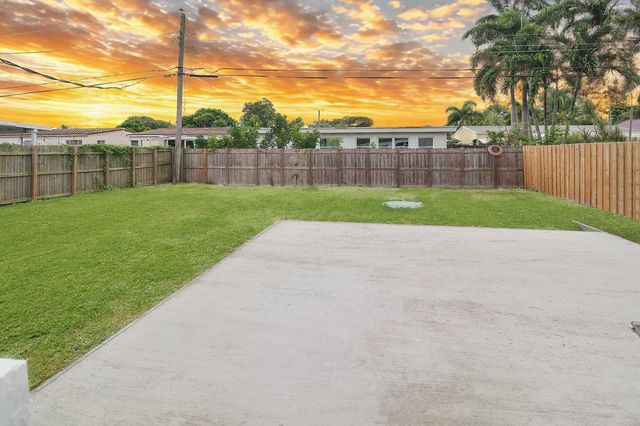 4 of 26 - 5209 N Andrews Avenue, Oakland Park, FL