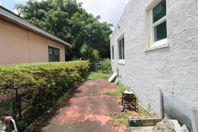 4 of 15 - 7010 Nw 6th Avenue, Miami, FL