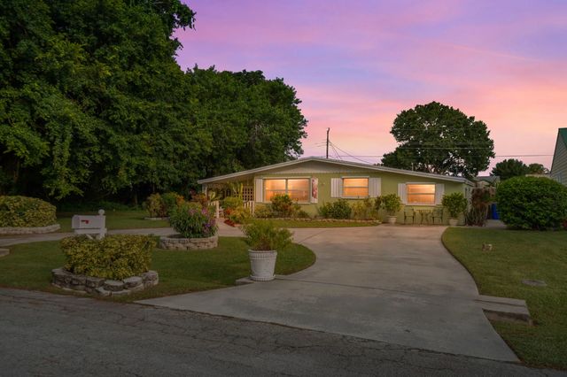 2 of 40 - 2330 Se Madison Street, Stuart, FL