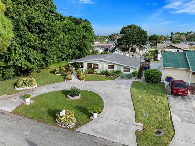 3 of 40 - 2330 Se Madison Street, Stuart, FL