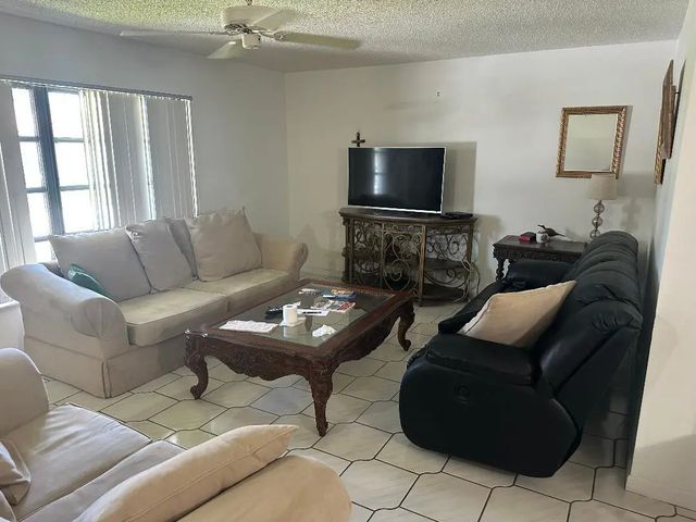 4 of 13 - 6310 Tall Cypress Circle, Greenacres, FL