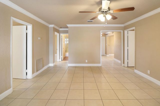 5 of 29 - 5249 Ne 4th Terrace, Oakland Park, FL