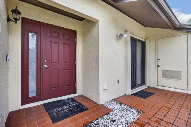 2 of 34 - 140 Karanda Court, Royal Palm Beach, FL