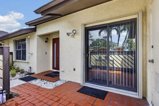 4 of 34 - 140 Karanda Court, Royal Palm Beach, FL