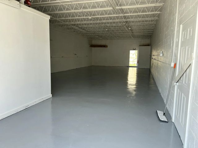 3 of 8 - 141 Ne 32nd Street, Oakland Park, FL
