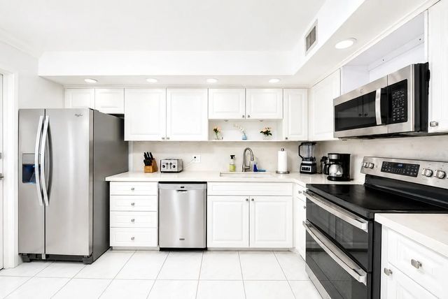 4 of 37 - 1370 S Ocean Boulevard #1703, Pompano Beach, FL