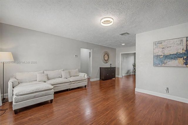 3 of 27 - 6001 Nw 66th Terrace, Tamarac, FL