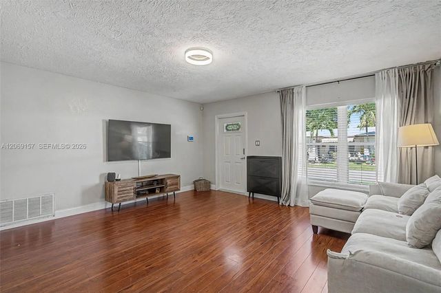 4 of 27 - 6001 Nw 66th Terrace, Tamarac, FL