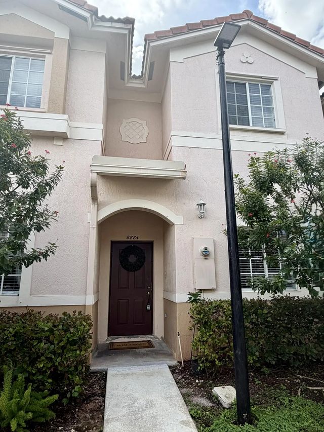 8884 N Isles Circle, Tamarac