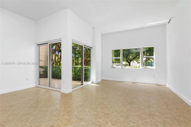 5 of 47 - 19900 E Country Club Drive #104, Aventura, FL