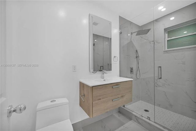 4 of 18 - 451 E 37st, Hialeah, FL