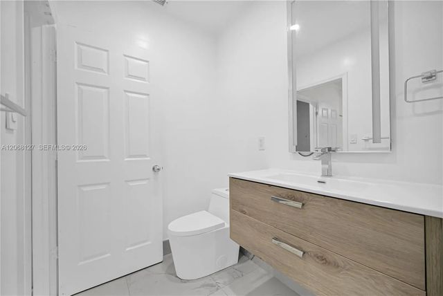 5 of 18 - 451 E 37st, Hialeah, FL