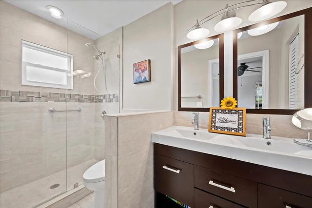 3 of 14 - 206 Lake Susan Lane, West Palm Beach, FL