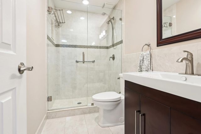 5 of 14 - 206 Lake Susan Lane, West Palm Beach, FL