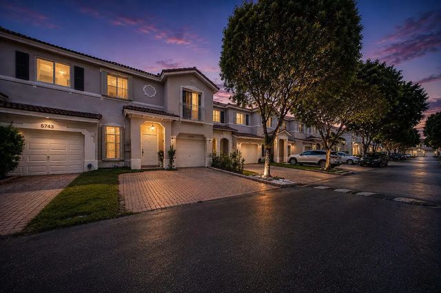 2 of 37 - 5733 Nw 112th Place, Doral, FL