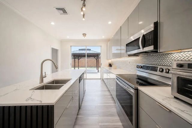 5 of 37 - 5733 Nw 112th Place, Doral, FL