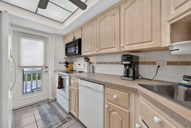 4 of 18 - 1100 Sw 12th Street #208, Fort Lauderdale, FL
