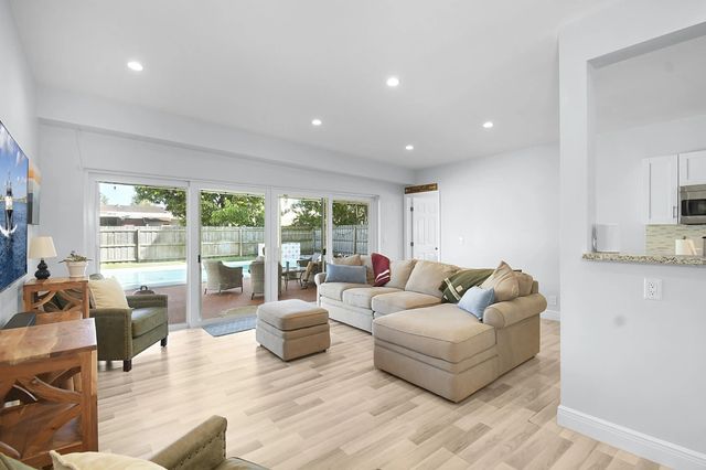 4 of 26 - 640 W Ilex Drive, Lake Park, FL