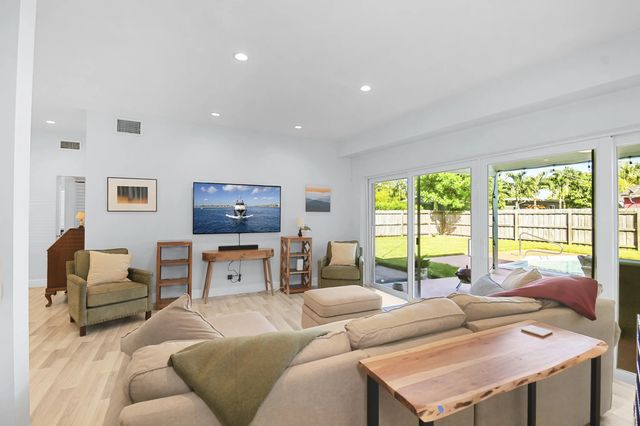 5 of 26 - 640 W Ilex Drive, Lake Park, FL