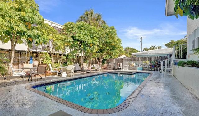 2 of 8 - 305 Se 12th Avenue, Pompano Beach, FL