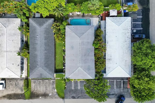 4 of 8 - 305 Se 12th Avenue, Pompano Beach, FL