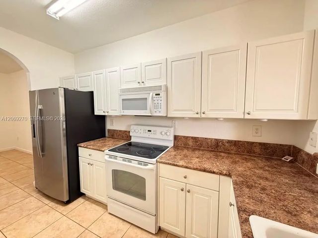 5 of 27 - 230 Se 29th Avenue #12, Homestead, FL