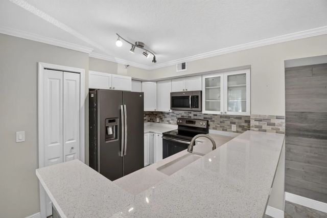 4 of 47 - 110 Yacht Club Way #103, Hypoluxo, FL