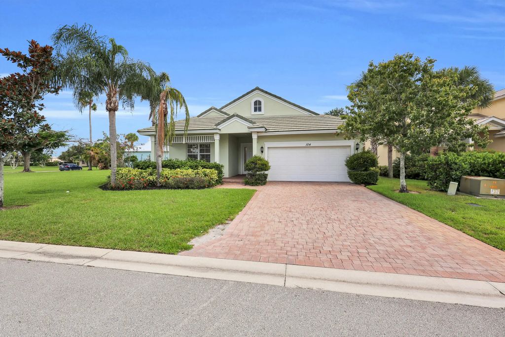 104 Nw Willow Grove Avenue, Port St. Lucie