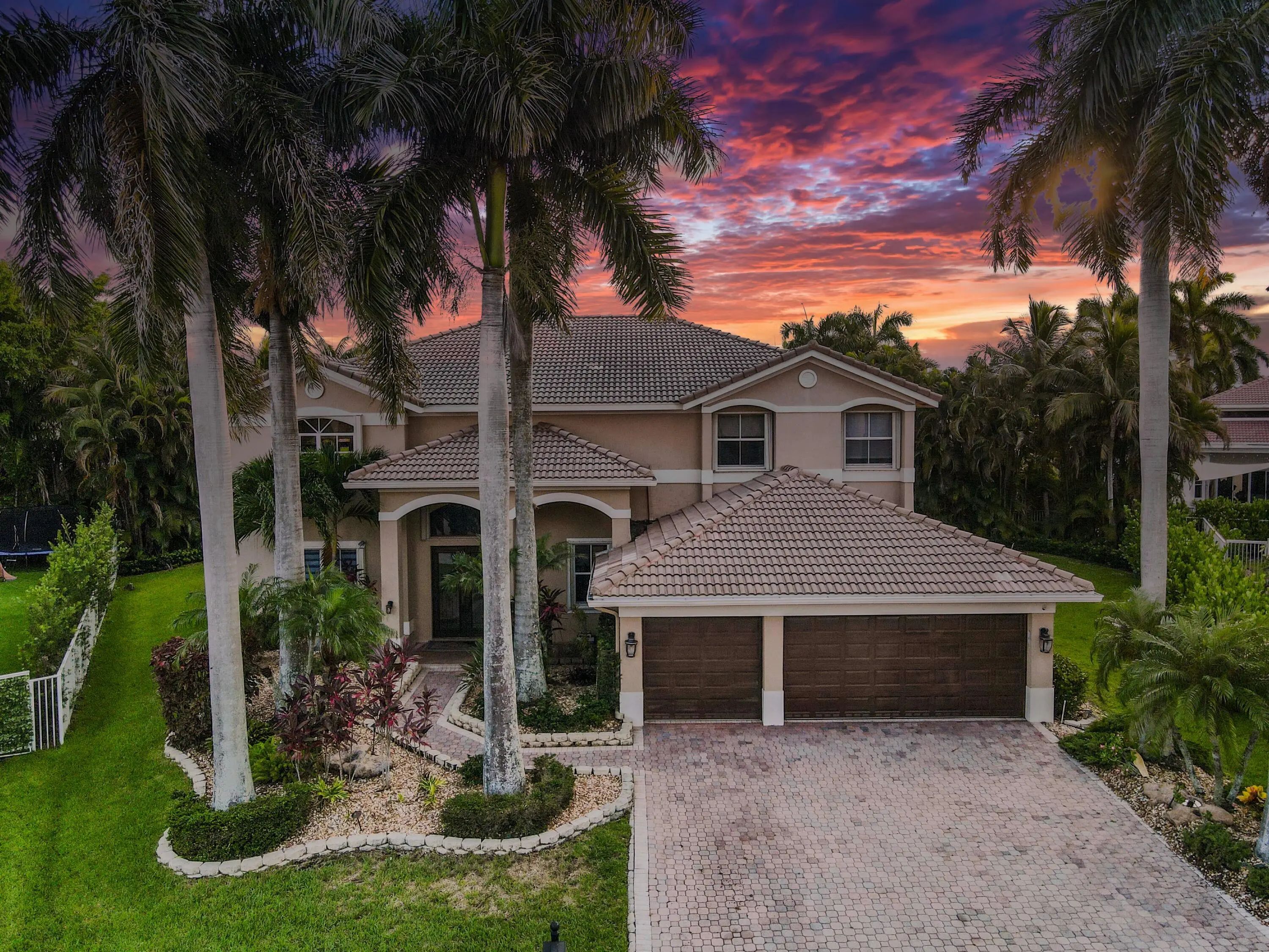 1664 Victoria Pointe Lane, Weston