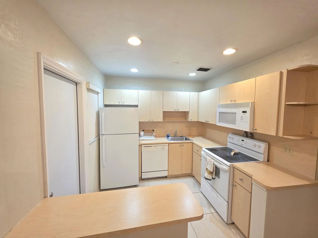 700 Layne Boulevard #318b, Hallandale Beach