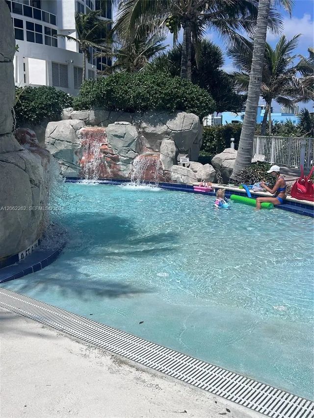 5 of 14 - 18001 Collins Avenue #2206, Sunny Isles Beach, FL