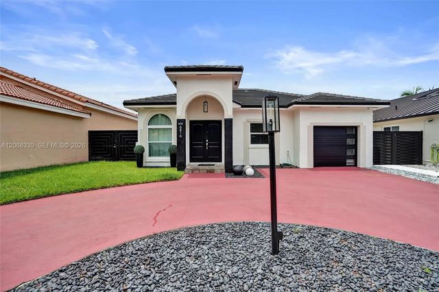 8816 Nw 149th Terrace, Miami Lakes