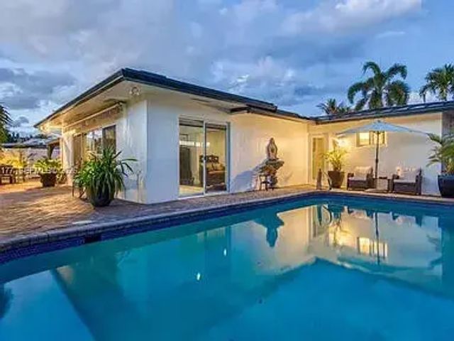 3 of 44 - 2125 Ne 17th Terrace, Wilton Manors, FL