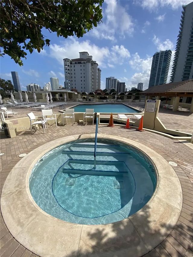 2 of 40 - N/A, Aventura, FL