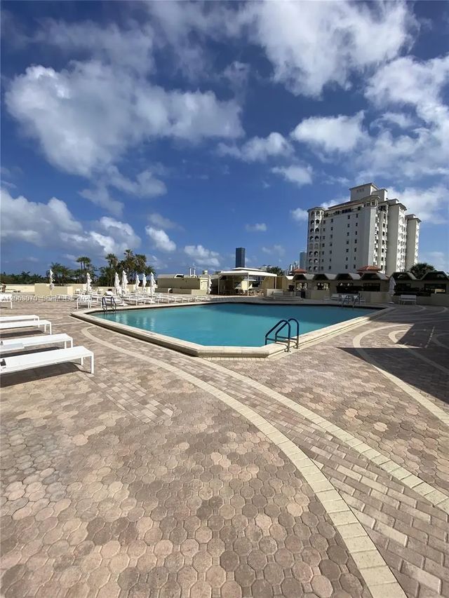 3 of 40 - N/A, Aventura, FL