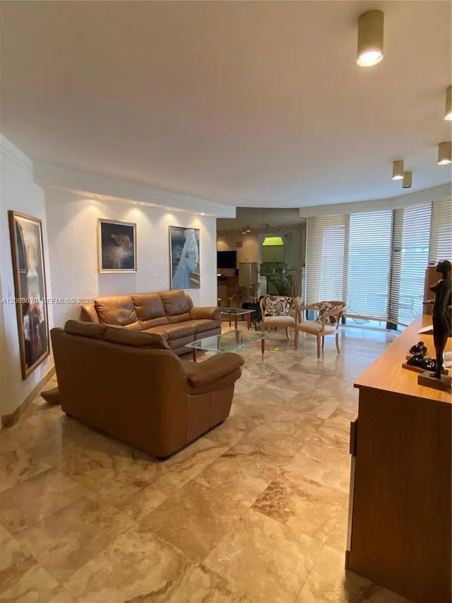 4 of 40 - N/A, Aventura, FL