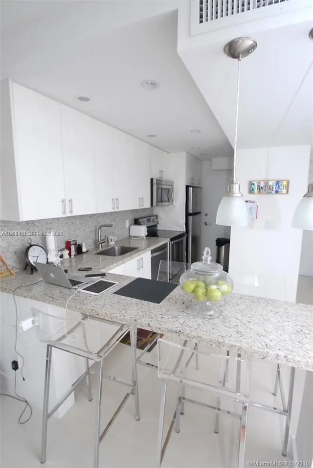 4 of 11 - 1200 West Avenue #1101, Miami Beach, FL