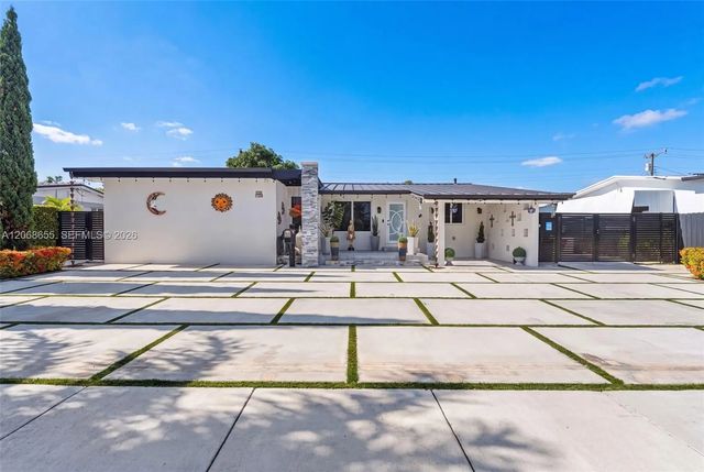 700 W 51st Place, Hialeah
