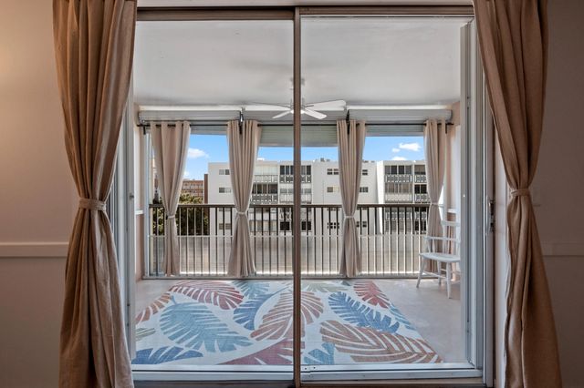 3 of 41 - 620 Ne 12th Avenue #602, Hallandale Beach, FL